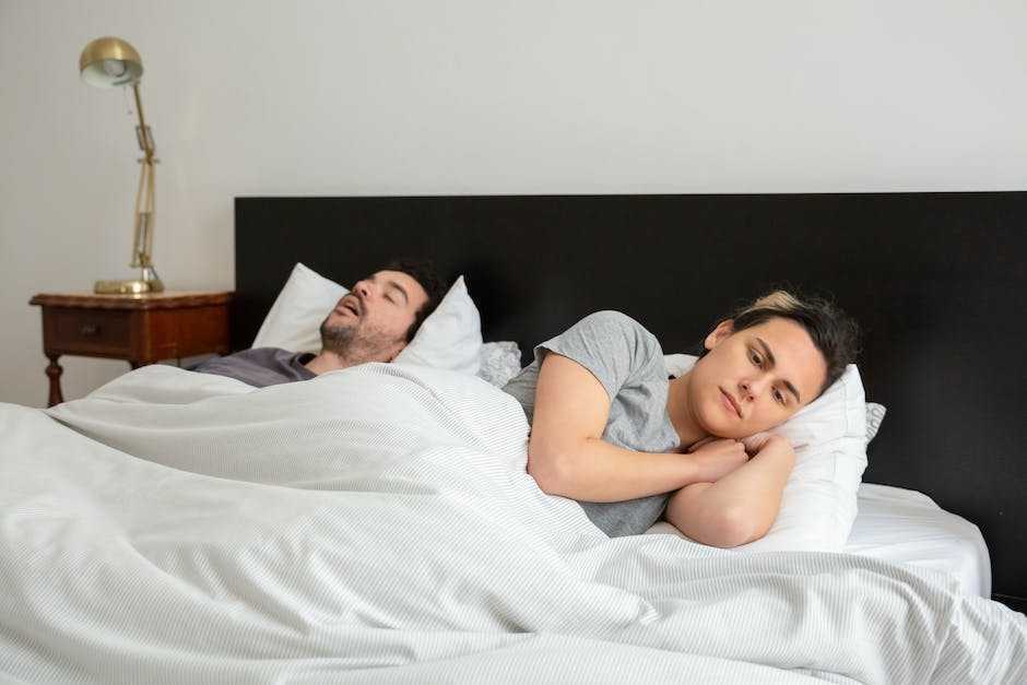 How to Stop Snoring and Improve Your Sleep Quality